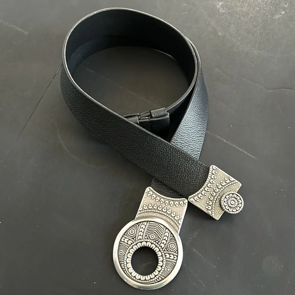 CHICOS BELT SIZE M -L